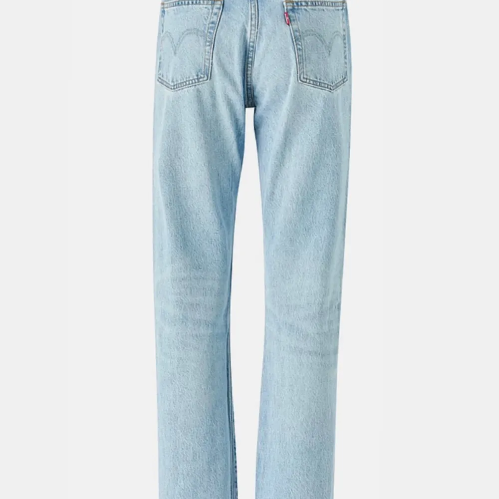 Jätte snygga ljusblå jeans i straight modell💙. Jeans & Byxor.