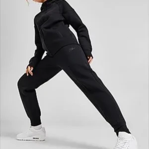 Nike tech fleece byxor  - Fråga för bild på dom. Knappt använda. Står ej för frakt.