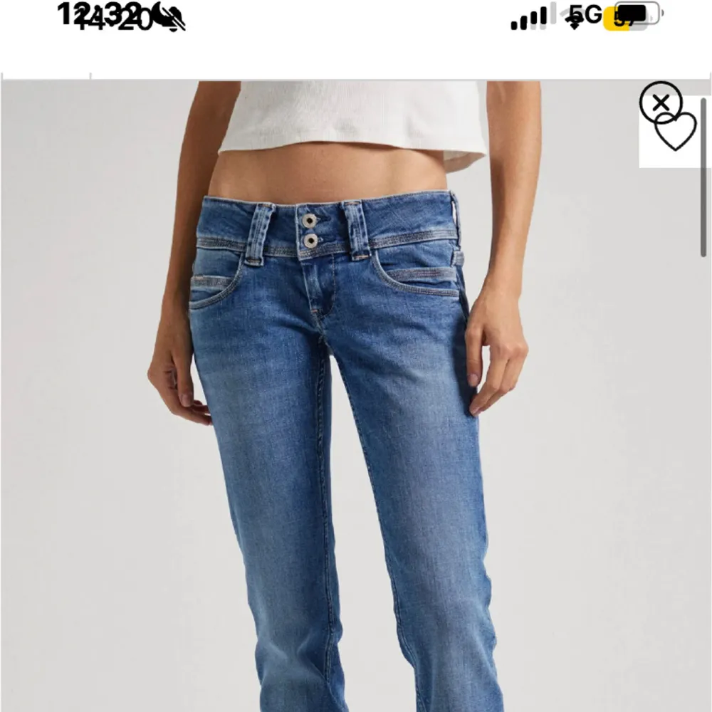 Säljer dessa superfina pepe jeans, storlek 25/34❤️. Jeans & Byxor.