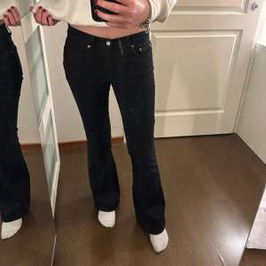 Svarta lågmidjade jeans 