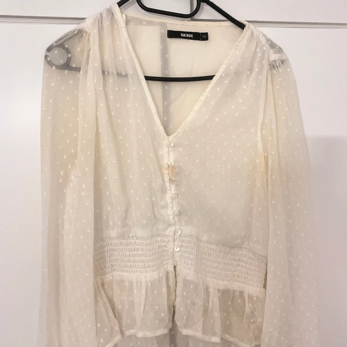 Hej! Säljer denna tröjan på grund av att blusen inte passar. 