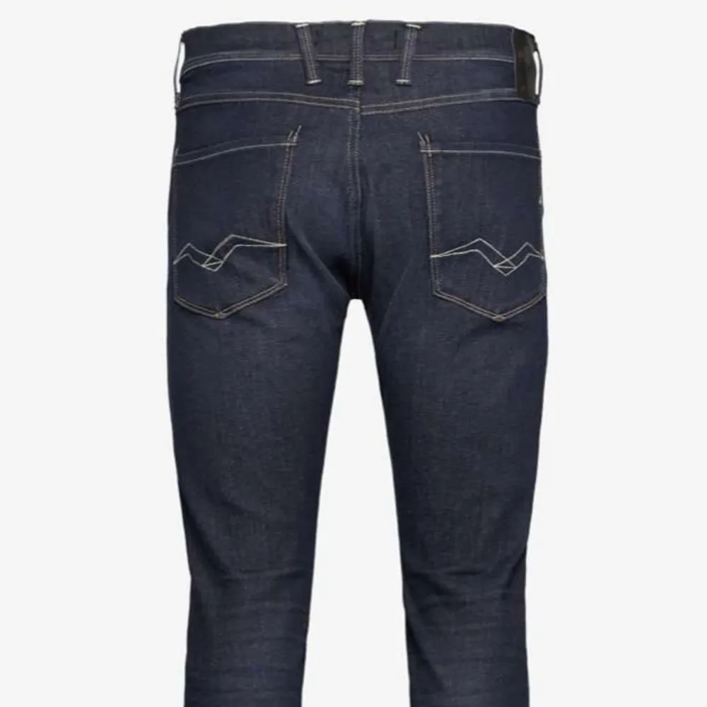 Blåaa Replay herr jeans i storlek L. Helt nya och oanvända.     Nypris 1799kr. Pris kan också diskuteras.   Skriv för mer info.. Jeans & Byxor.