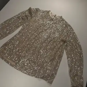 Jättefin glittrig tröja. Inte använd!🙌💕