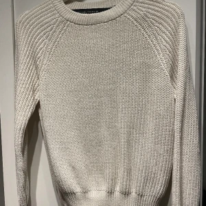 Stickad tröja  - Stickad tröja ifrån lager 157  Oanvänd! 