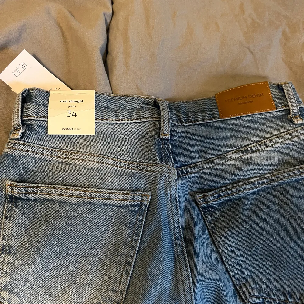 Jeans från Ginatricot, oanvända med prislapp.. Jeans & Byxor.