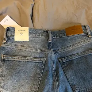 Jeans från Ginatricot, oanvända med prislapp.