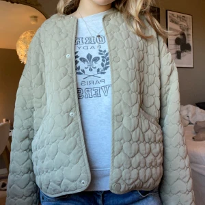 Vår jacka - Super fin vårjacka, nästan oanvänd.