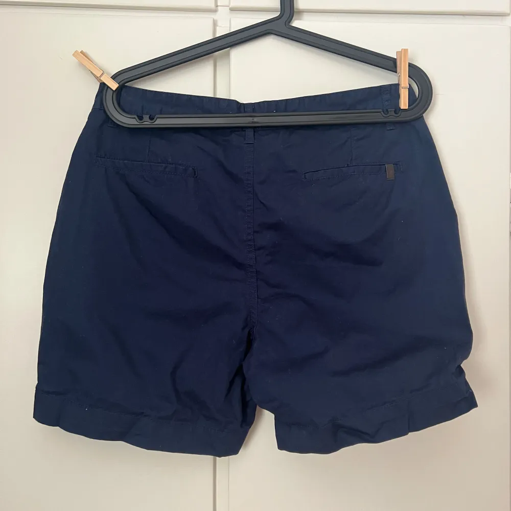 Mörkblå shorts från lager 157. Shorts.