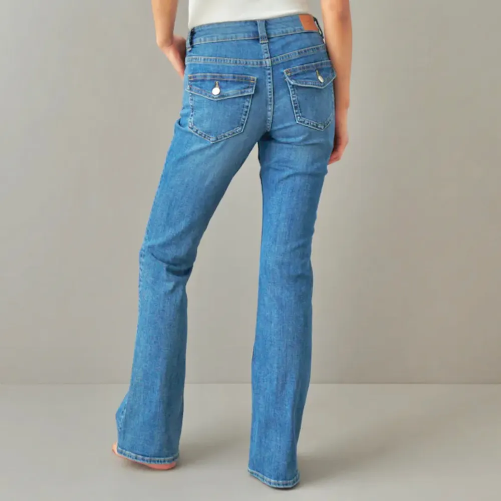 jeans från gina tricot i storlek 36. nypris 600 kr, fint skick ⭐️ använd ”köp nu”. 6/5-2024. Jeans & Byxor.