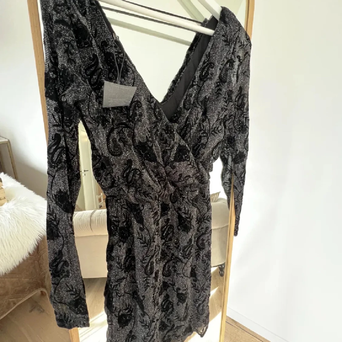 Oanvänd klänning  - 90