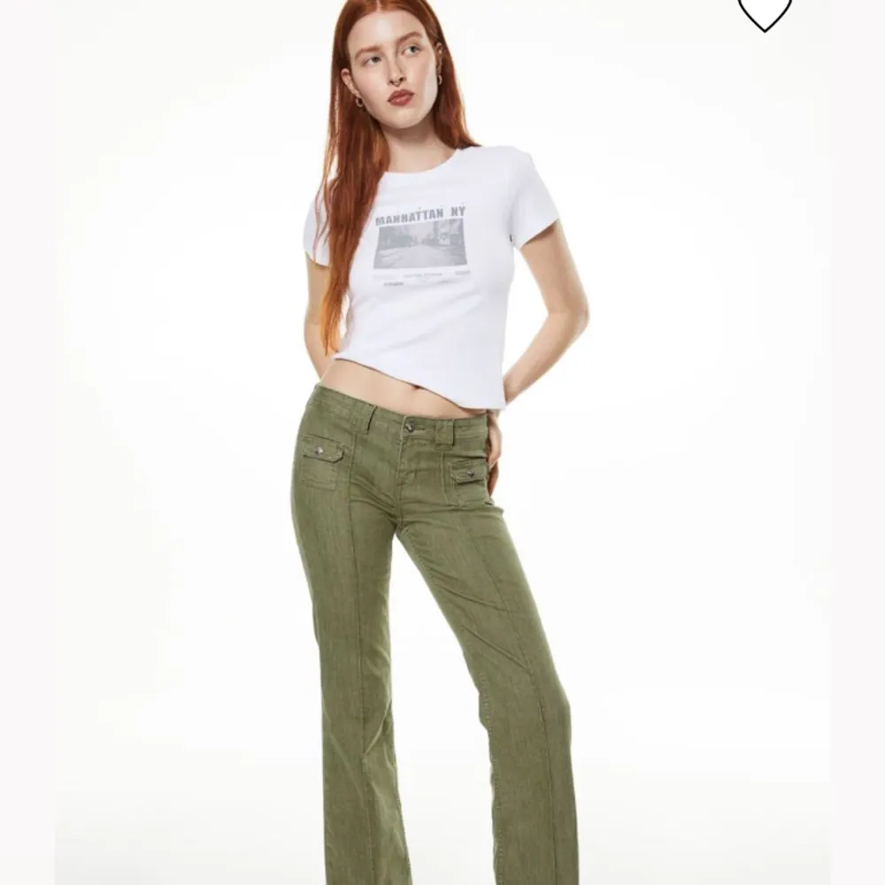 Svin snygga jeans från H&M🩷 säljer den för att de inte kommer till användning! Super fint skick!. Jeans & Byxor.