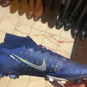 Nike Fotbollsskor  - Storlek: 40.5