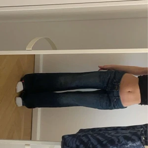 Vintage Low Rise Jeans  - Org pris: 800  Säljer för: 450-500  Helt Nytt!  The tag is still on!  Have 2 pairs of the same jeans 😊 Kan träffas i stan/ Fridhemsplan 🫶🏼🫶🏼🫶🏼