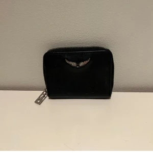 Zadig plånbok  - Säljer nu denna jättefina Zadig plånboken. Hör av er vid frågor!💗