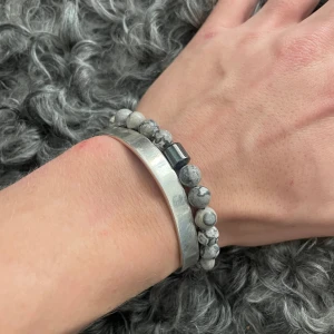 Brunt och silvrig pärlarmband!  - 😁😁