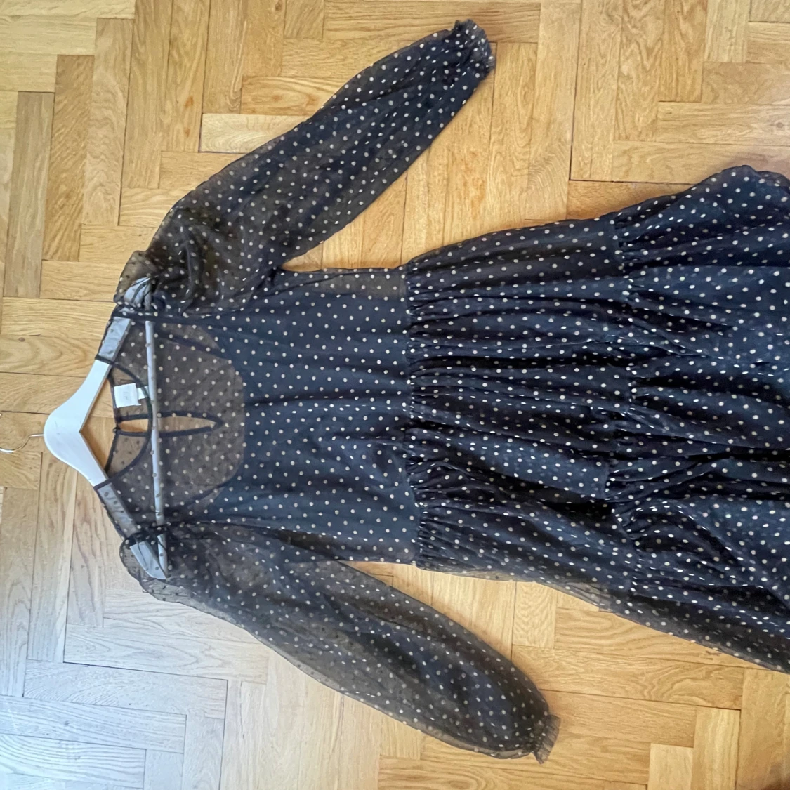 Prickig tyllklänning - 92