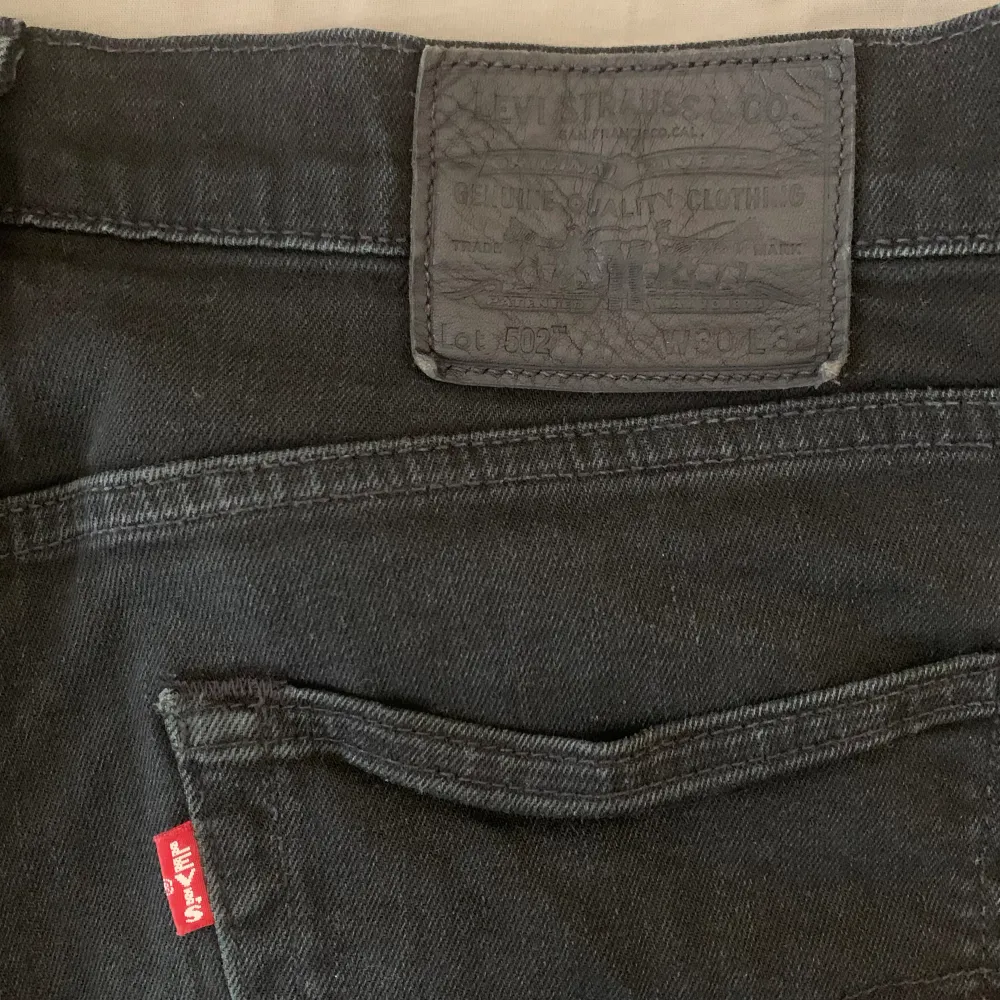 Säljer nu dessa Levis jeans i modellen 502 vilket är i passformen straight fit/slim fit. Jeans & Byxor.