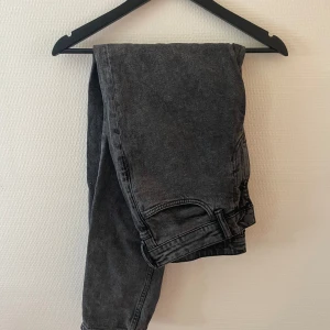 Jeans - Riktigt snygga jeans som är helt nya, endast tvättade