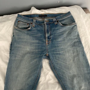 Nudie jeans - Hej! Säljer mina nudie jeans i storlek 32/32 i slim fit!