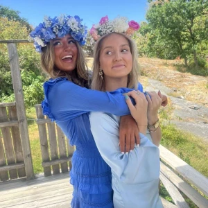 Neo Noir klänning - Skit söt klänning nu till sommaren som endast använts en gång av mig. Storlek S och perfekt nu till avslutningar