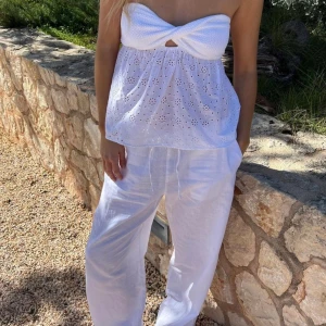 Linnebyxor - Helt nya premium quality linnebyxor från GinaTricot med prislappen kvar. Skitsnygga till sommaren!☀️ *två första bilderna från GinaTricot*