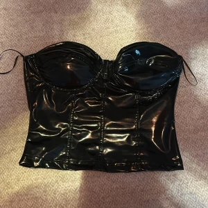 Top från Noisy may i nyskick stl XS - Miniklänning från Nellyone stl XS