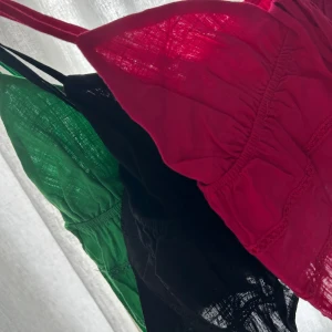 Sommar topp - Söt sommar topp aldrig använd🩷finns i svart grön och rosa, 1st för 40kr eller alla för 100🩵