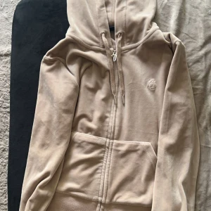 juciy tröja  - för stor för mig så säljer🤗 fint skick 