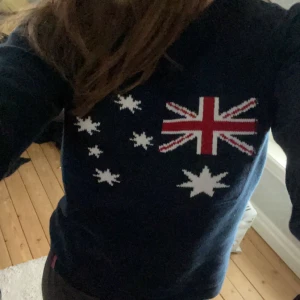 Super fin tröja!❤️ - Detta är en super fin tröja från holebrook Sweden i storlek S❤️ den är andvänd fåtal gånger och har inga defekter❤️ 