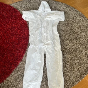 Student overall - Tunt och luftigt material, helt ny och aldrig använd. Säljer för att jag redan köpt en