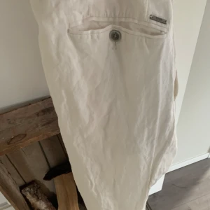 Hugo boss linne byxor - Köpte dom för 1600 De ska vara M typ Passar om man är typ 170-180 