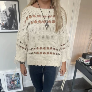 Stickad tröja - Säljer denna skit coola stickade tröja som e perfekt till sommarkvällar💕