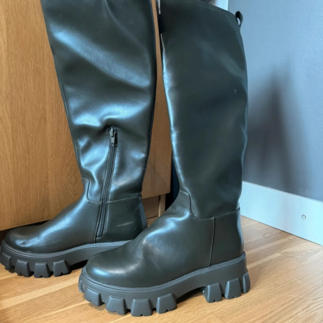 Höga boots med chunky sula  - 90