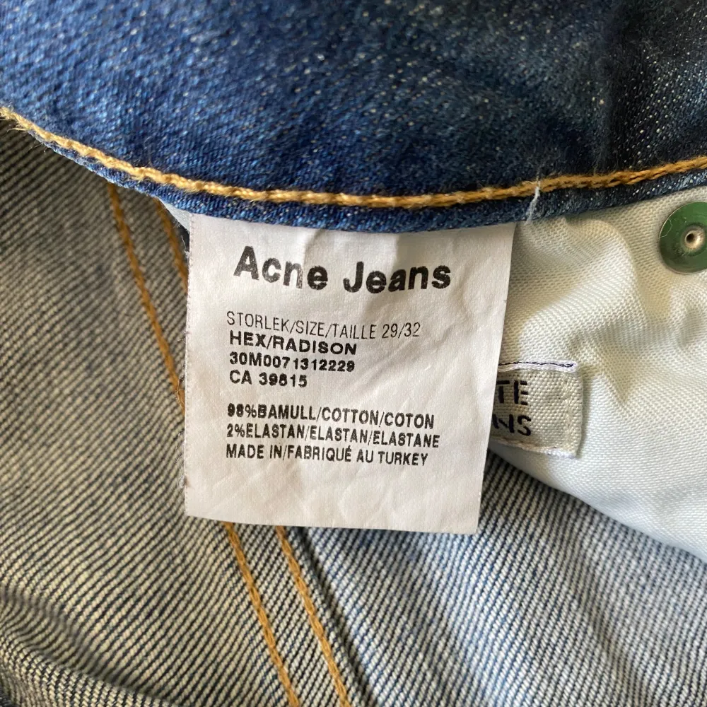 Acne jeans  Låg midja, raka ben. Snygg jeansblå färg Storlek 29/32. Jeans & Byxor.