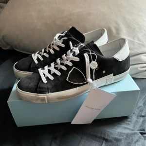 Philippe model skor - Riktigt snygga och helt nya skor. Säljs då dom var förstora…