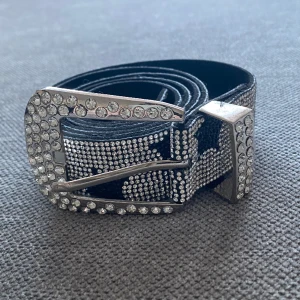 Coolt stjärn bälte - Bälte med små Rhinestones på⭐️