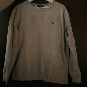 Ralph Lauren sweatshirt - Snygg grå sweatshirt från Ralph Lauren.