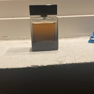 Dolce&gabbana the one edp - Säljer eller byter denna fulla Dolce&gabbana the one EDP parfym. Skriv gärna om ni har nåt att byta!