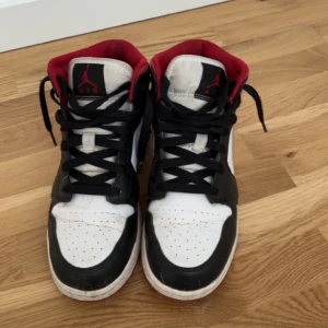 Air Jordan 1 Mid  - *TVÄTTAS INNAN FRAKTNING  Privat för mer info