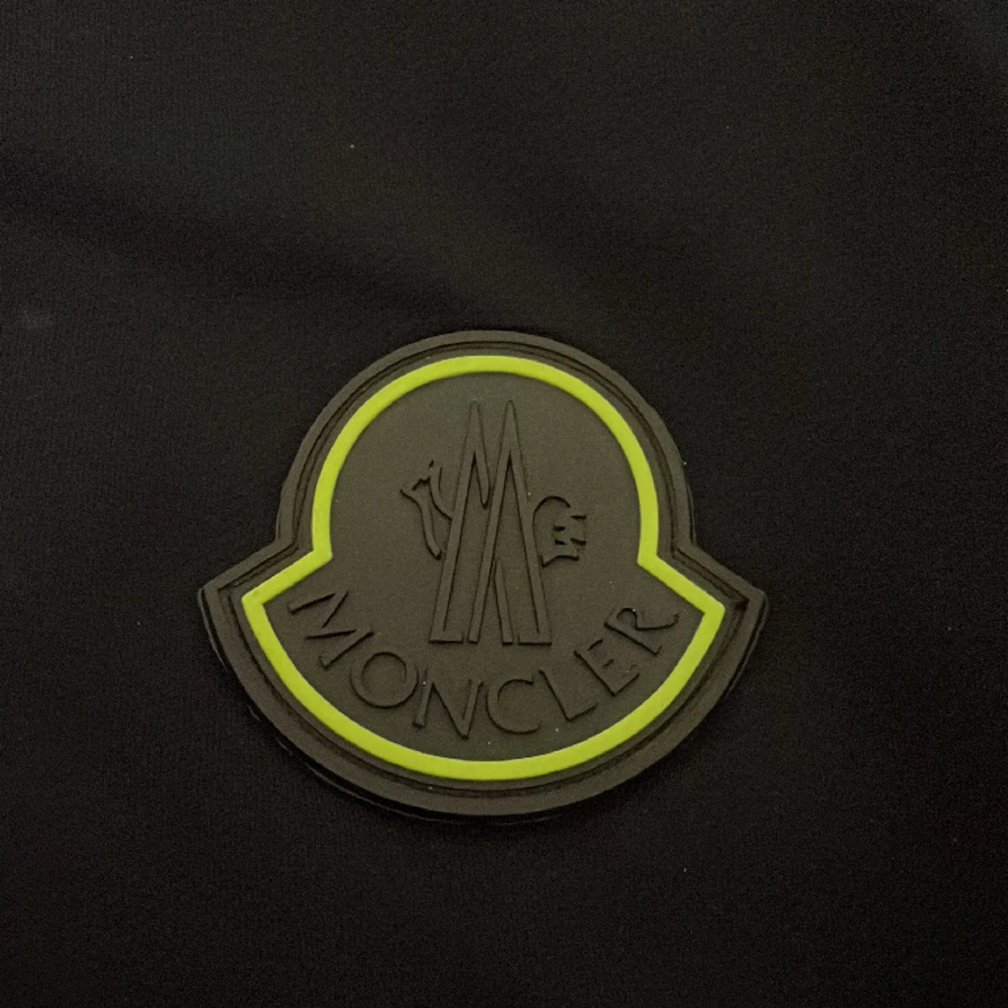 Moncler Tröja säljs - 90