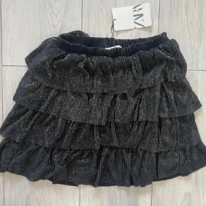 Glittrig zara kjol - Super gullig zara kjol i stolek 164 men passar även xs/s! LÅNAD BILD🤍