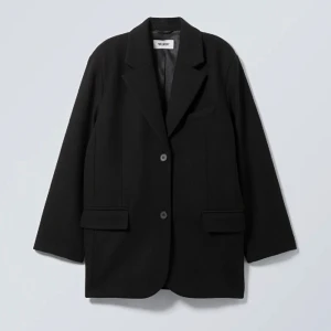 Svart kappa - Helt oanvänd, bra skick  Köpt för 970kr