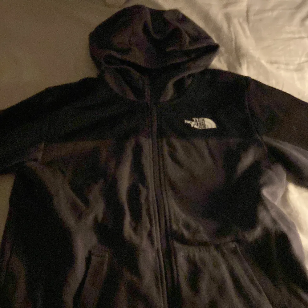 north face kofta som ny fin och inte använd så mycket strl S- xs. Hoodies.