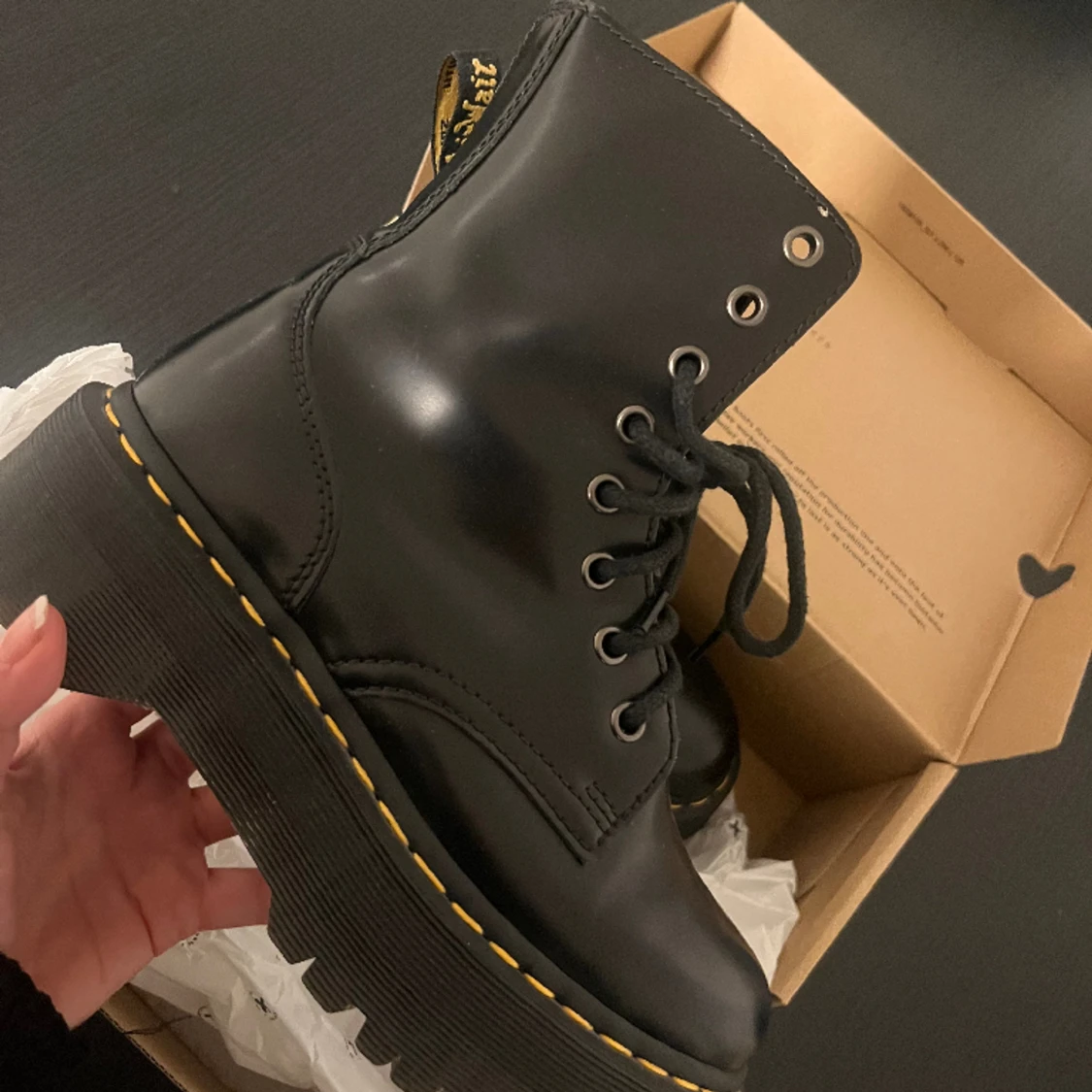 DR MARTENS 