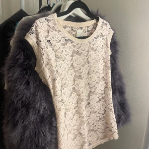 Spets topp - så fin spets topp i nyskick!