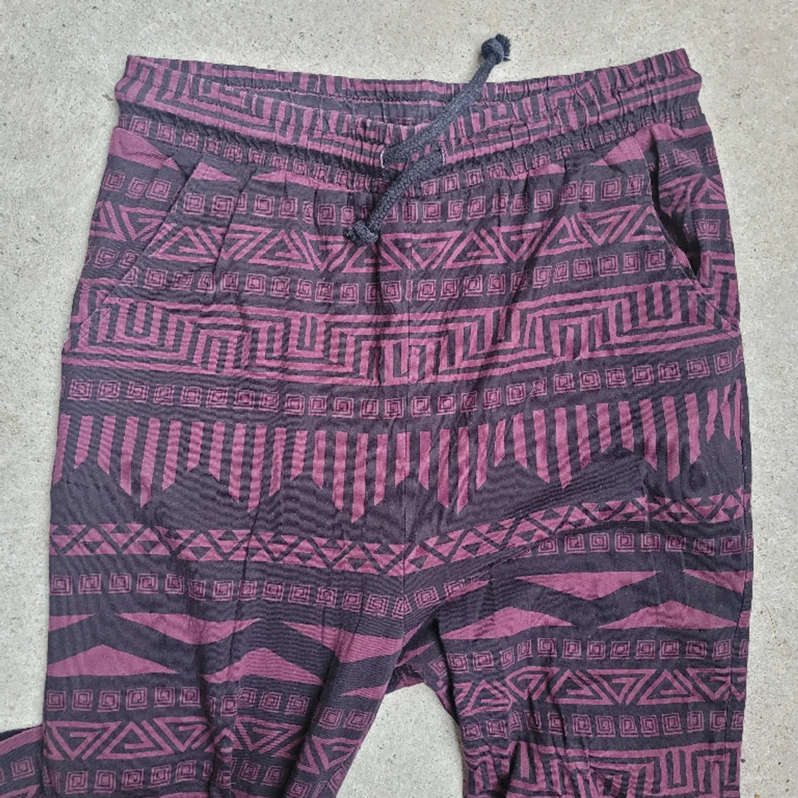 Byxor mönstrade lila/svart - 90