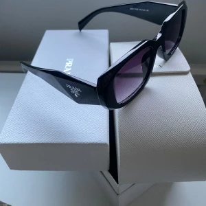 Prada glasögon  - Säljer mina prada glasögon, kvitto finns och allt medföljer. Använder inte längre. 