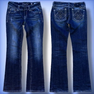 Miss me Jeans - Ett par jätte fina unika bootcut, miss me jeans i ett jätte fint skick! Hör av dig om du har frågor!☺️