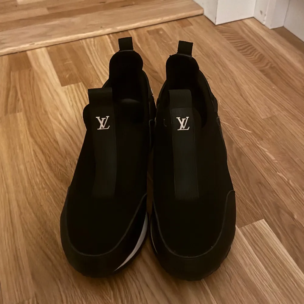 Fräscha och fina Louis Vuitton skor i storlek 37. Skor.