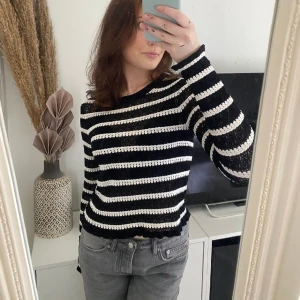 Tröja - Virkad långärmad topp från Zara. Storlek S.